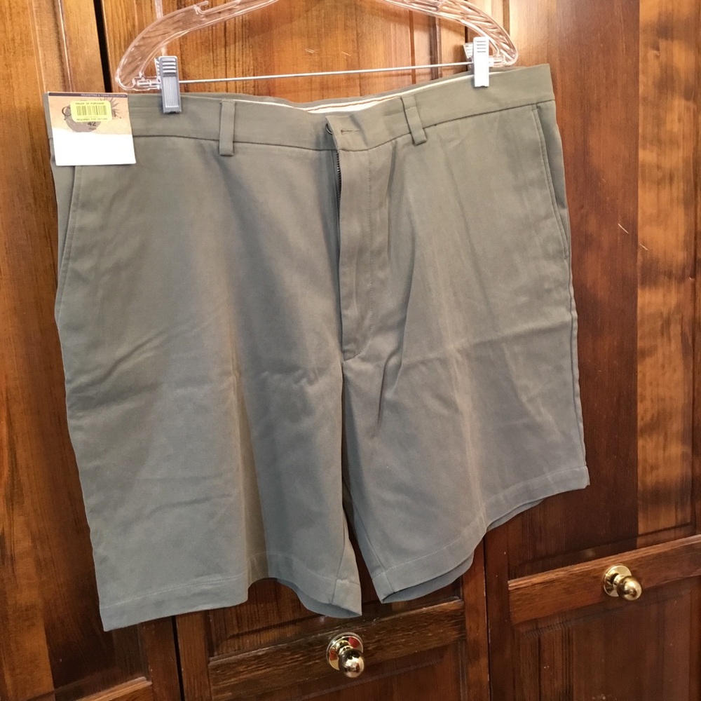 Men's Classic grey shorts by Caribbean, size 42, NWT, silk/cotton
